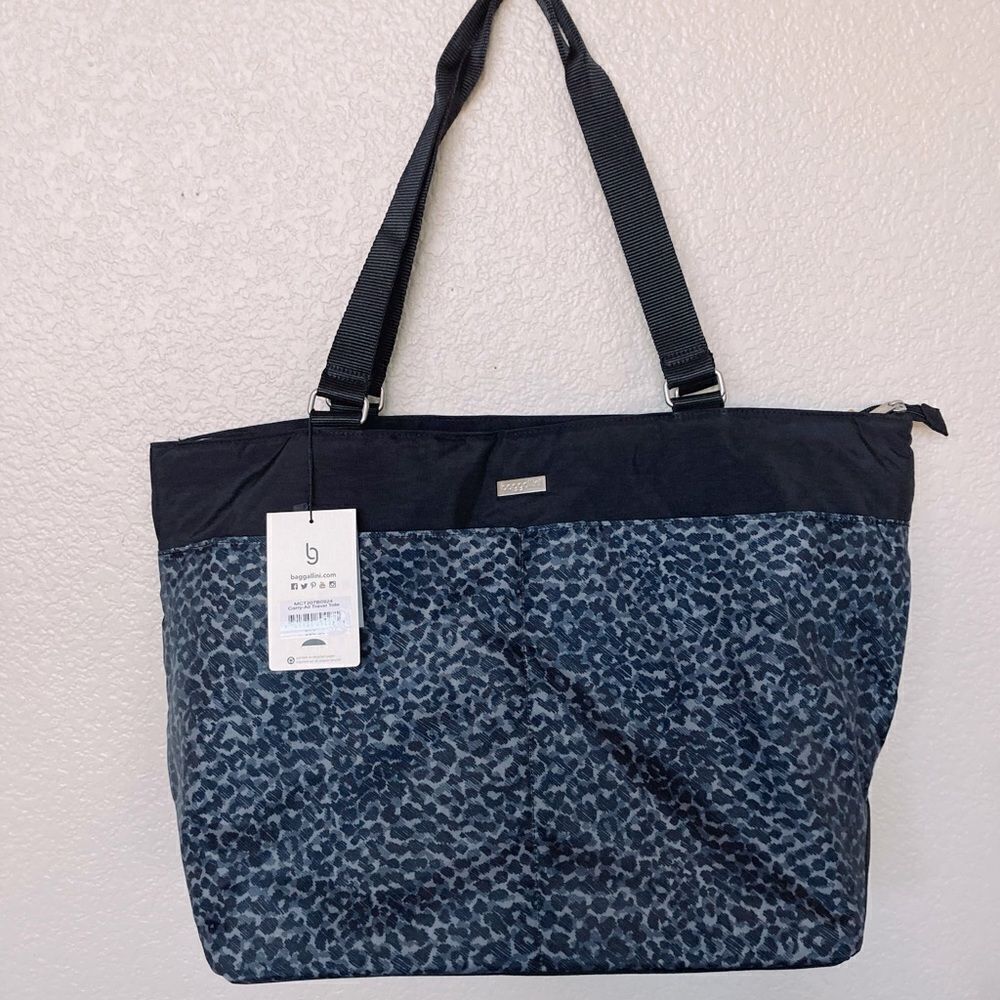 Baggallini Large Carry All Cheetah Leopard Travel Tote Bag